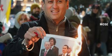 აფგან სადიგოვმა კობახიძისა და პუტინის საერთო ფოტო დაწვა