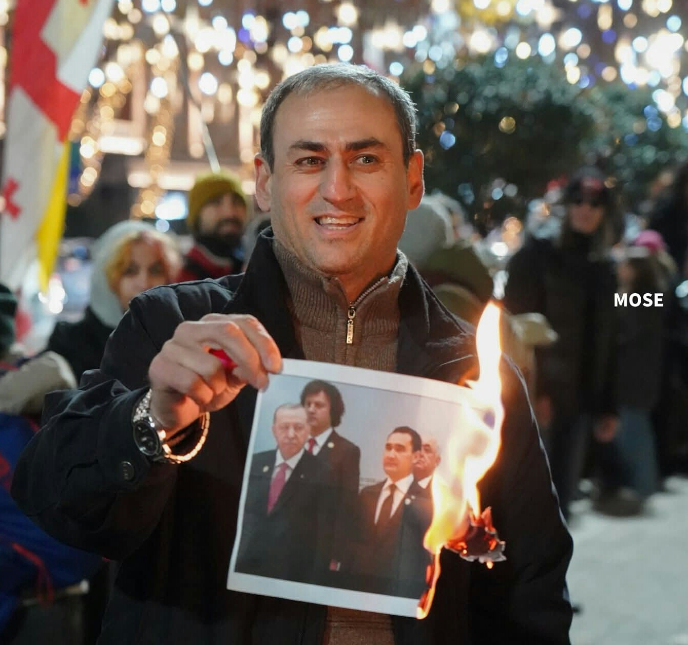 აფგან სადიგოვმა კობახიძისა და პუტინის საერთო ფოტო დაწვა