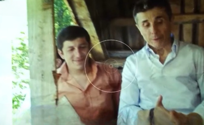 თაღლითობა და ემიგრანტების ძარცვა ივანიშვილთან გადაღებული ფოტოთი – მედია