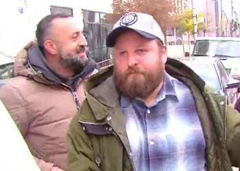 მინდია შერვაშიძის და თორნიკე თოშხუას პროცესზე მისული ბექა გოცირიძე ჟურნალისტებს დაუპირისპირდა