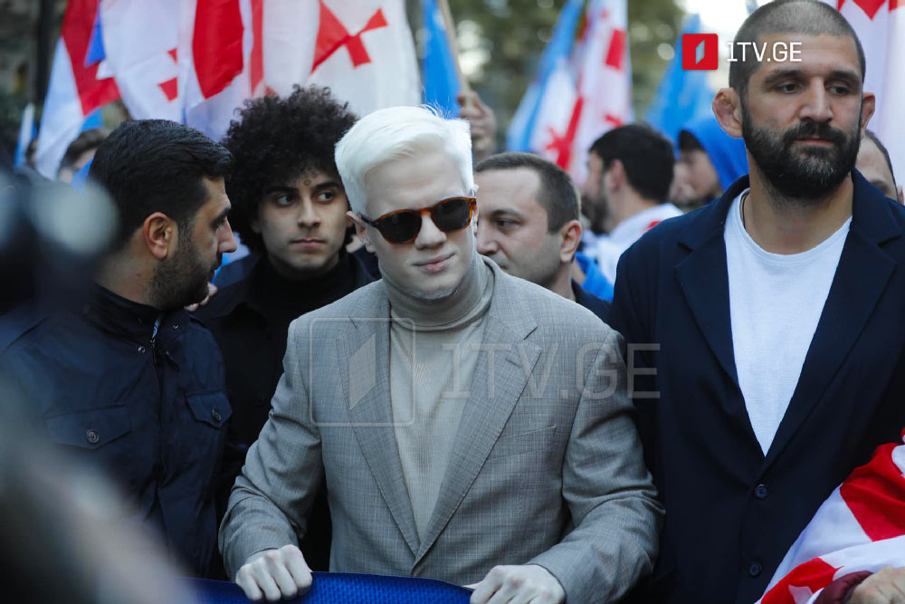 ,,როგორც ნებისმიერი ქართველისთვის, ისევე მისთვის [ბიძინა ივანიშვილისთვის] ეს ყველაფერი იყო სამწუხარო დასანახი” – ცოტნე ივანიშვილი პარლამენტში მომხდარ ჩხუბზე