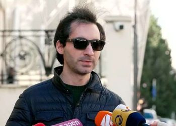 ექიმი დავით ჩახუნაშვილი საქალაქო სასამართლოში გამოკითხვაზე მივიდა