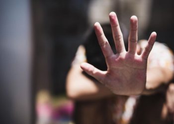 ზუგდიდში მოსწავლეები მე-9 კლასელ ბიჭს გაუპატიურებით ემუქრებოდნენ – დაწყებულია გამოძიება