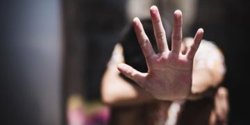 ზუგდიდში მოსწავლეები მე-9 კლასელ ბიჭს გაუპატიურებით ემუქრებოდნენ – დაწყებულია გამოძიება