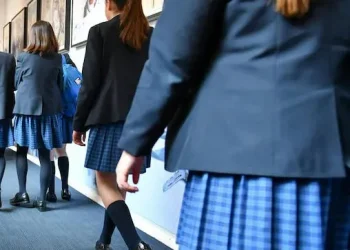 საჯარო სკოლებში,1-ელიდან  მე-6 კლასის ჩათვლით, სასკოლო ფორმები სავალდებულო ხდება