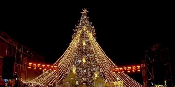 რესპუბლიკის მოედანზე კალაძემ ნაძვის ხე აანთო – რა ხდება ადგილზე