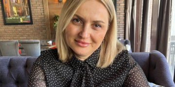 “შიმშილობს და წყლის გარდა არაფერს იღებს”– რა მოხდა თამარ მეარაყიშვილის ე.წ. სასამართლო პროცესზე?