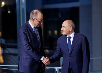 “რიტორიკა ხომ არ გეცნოთ?! ატარეთ ახლა არაფრისმომცემი ფორუმები” – ფაშინიანს მერცი შეხვდა