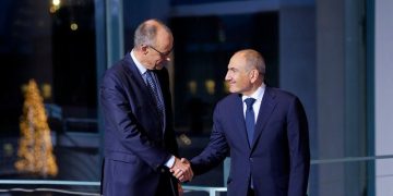 “რიტორიკა ხომ არ გეცნოთ?! ატარეთ ახლა არაფრისმომცემი ფორუმები” – ფაშინიანს მერცი შეხვდა