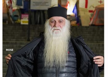 “მოსე, გადამიღე პირველი ფოტო უჯვროდ” – მამა დოროთე რუსთაველზეა