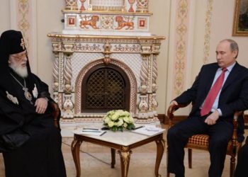 “ილია მეორემ მთხოვა, გადმომეცა, რომ თქვენთვის ლოცულობს” – თინა კანდელაკი პუტინს