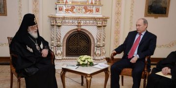 “ილია მეორემ მთხოვა, გადმომეცა, რომ თქვენთვის ლოცულობს” – თინა კანდელაკი პუტინს