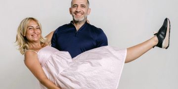 1.6 მილიონი ბოლო 10 წელში – რა უძრავ ქონებას ფლობენ ხატია სიჭინავა და რამაზ ნოზაძე – „აი, ფაქტი“