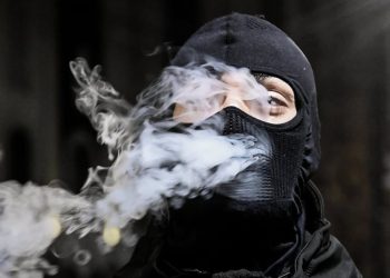 “მხედველობის დაზიანება, სისხლდენა ცხვირიდან, გონების კარგვა, სისხლიანი ამონახველი, იმუნიტეტის დაქვეითება, კბილების გაფუჭება” – რა სიმპტომებს ასახელებს თორნიკე როინიშვილი