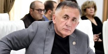 “გაიყიდება, ტურისტული ადგილია” – წაქაძე პარლამენტის შენობაძე