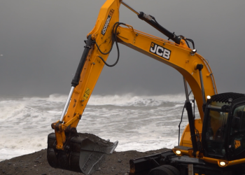 შტორმი ზღვაზე, მოგლეჯილი ხეები და გადახდილი სახურავები – სტიქიამ ბათუმსა და ქობულეთში პრობლემები შექმნა