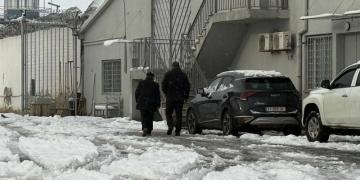 მალხაზ ამაღლობელი მზია ამაღლობელთან რუსთავის ციხეში შევიდა