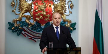 ბულგარეთის პრეზიდენტი რუმენ რადევი თანამდებობიდან გადადგა