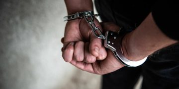 მუხრანში 2 ადამიანის მანქანაში ჩაცხრილვის ფაქტზე წარსულში ნასამართლევი პირები დააკავეს