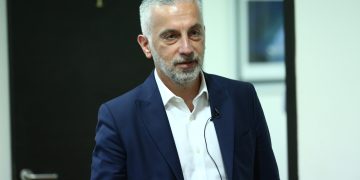 კახა ბექაურმა comcom-ი დატოვა