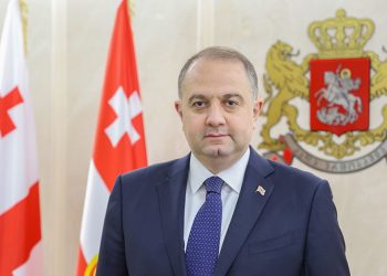 ფულის სანაცვლოდ ეხმარებოდა წვევამდელებს “ჯარისგან” თავის არიდებაში – თავდაცვის მოქმედი კადრი დააკავეს