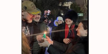 ზურაბ ჯაფარიძეს რუსთაველზე მიულოცეს დაბადების დღე