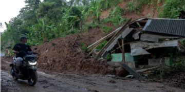 არის მსხვერპლი, დაკარგულებს ამ დრომდე ეძებენ – მეწყერი ინდონეზიაში