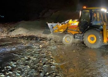 მესტიის გზაზე ზვავი ჩამოწვა – მგზავრების ნაწილი გვირაბშია ჩარჩენილი