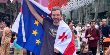 ტროტუარზე დგომის ფაქტზე დაკავებულმა სანდრო მეგრელიშვილმა იზოლატორი დატოვა