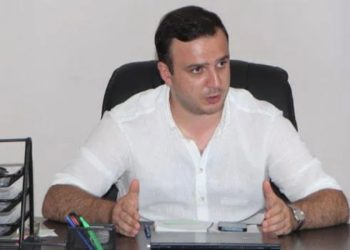 ჩოხატაურის საკრებულოს თავმჯდომარე დავით შარაშიძე პოლიციელზე ჯგუფური ძალადობის ბრალდებით დააკავეს