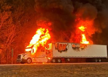 “თხევადი აირით დატვირთული ტრაილერი გადაბრუნდა და დაიწვა – ხალხი კილომეტრობით საცობში დგას” –