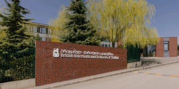 „ბრიტანულ-ქართული აკადემია“ ნათია ჯანაშიასა და დავით ცეცხლაძეს სასამართლოში უჩივის