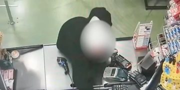 პოლიციამ ქურდობისა და ჯგუფურად ჩადენილი ძარცვის ბრალდებით სამი არასრულწლოვანი დააკავა