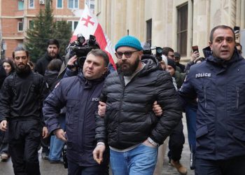 პარლამენტთან მზარეული ზურა მანჩხაშვილი დააკავეს