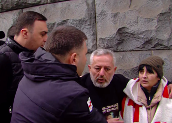 ხმაური და დაპირისპირება პარლამენტთან