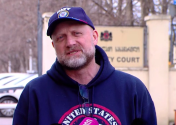 ,, 5 წუთის წინ ყველა გაყარა გარეთ…  სხვა მხრივ მხიარული პროცესია“ -ზურაბ ჯაფარიძე