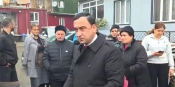 აქცია ბათუმში – ავარიული სახლის მცხოვრებლები დახმარებას ითხოვენ