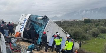 ანტალიაში სამგზავრო ავტობუსი გადაბრუნდა – არის მსხვერპლი