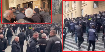 ჩხუბი სასამართლოში – ჯანგველაძის და მიქაძეების მხარდამჭერები ერთმანეთს ფიზიკურად დაუპირისპირდნენ