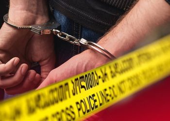 შსს: ამოღებულია ტყვიამფრქვევი, 2 მჭიდი, 26 საბრძოლო ვაზნა და „გამომშრალი მარიხუანა“ – დაკავებულია 2 პირი