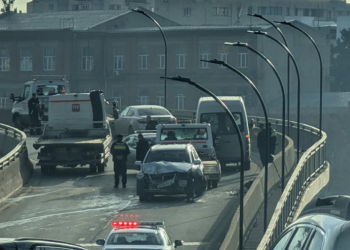 ავარია გმირთა მოედნის ესტაკადაზე – ადგილზე საპატრულო ეკიპაჟებია მობილიზებული