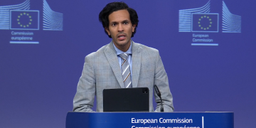 “[მეზობელი ქვეყნებიდან რუსული ჯარების გაყვანის მოთხოვნა] EU-ის ინტერესებია უსაფრთხო და სტაბილური ევროპის შესახებ” – ევროკომისიის სპიკერი