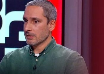 „ქოლცენტრი თუ არ არსებობს, ამ ხალხს რატომ იჭერენ და თუ არსებობს, სად არის ათეულობით თაღლითის დაკავებისა და ოფისების დალუქვის ვიდეომასალა?“ – ლევან ღამბაშიძე