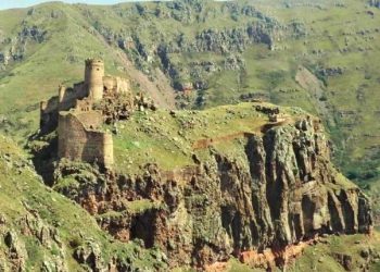 “ვეფხისტყაოსნის” ქაჯეთის ციხის პროტოტიპი სწორედ ეს საოცარი ადგილია” – ზურაბ ბატიაშვილი