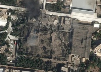 აიათოლა ალი ხამენეის დაბომბილი რეზიდენციის ფოტოსურათი ვრცელდება