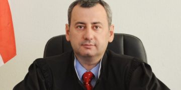 საკონსტიტუციომ მოსამართლე ხუჭუას წარდგინებები არსებითად განსახილელად არ მიიღო