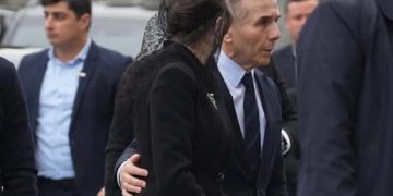 სამების საკათედრო ტაძარში ბიძინა ივანიშვილი ოჯახთან ერთად მივიდა