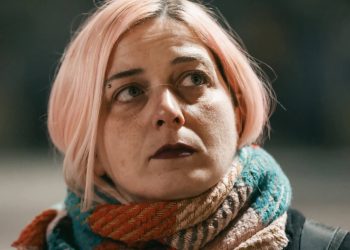 “დაისვენა ქვეყანამ და მშვიდად დადიოდით ქალაქში, ხო, რაც დიდი კრიმინალები დაგვაკავეს ტროტუარზე დგომისთვის, ქოცებმა? ” – სესილია ბუთხუზი