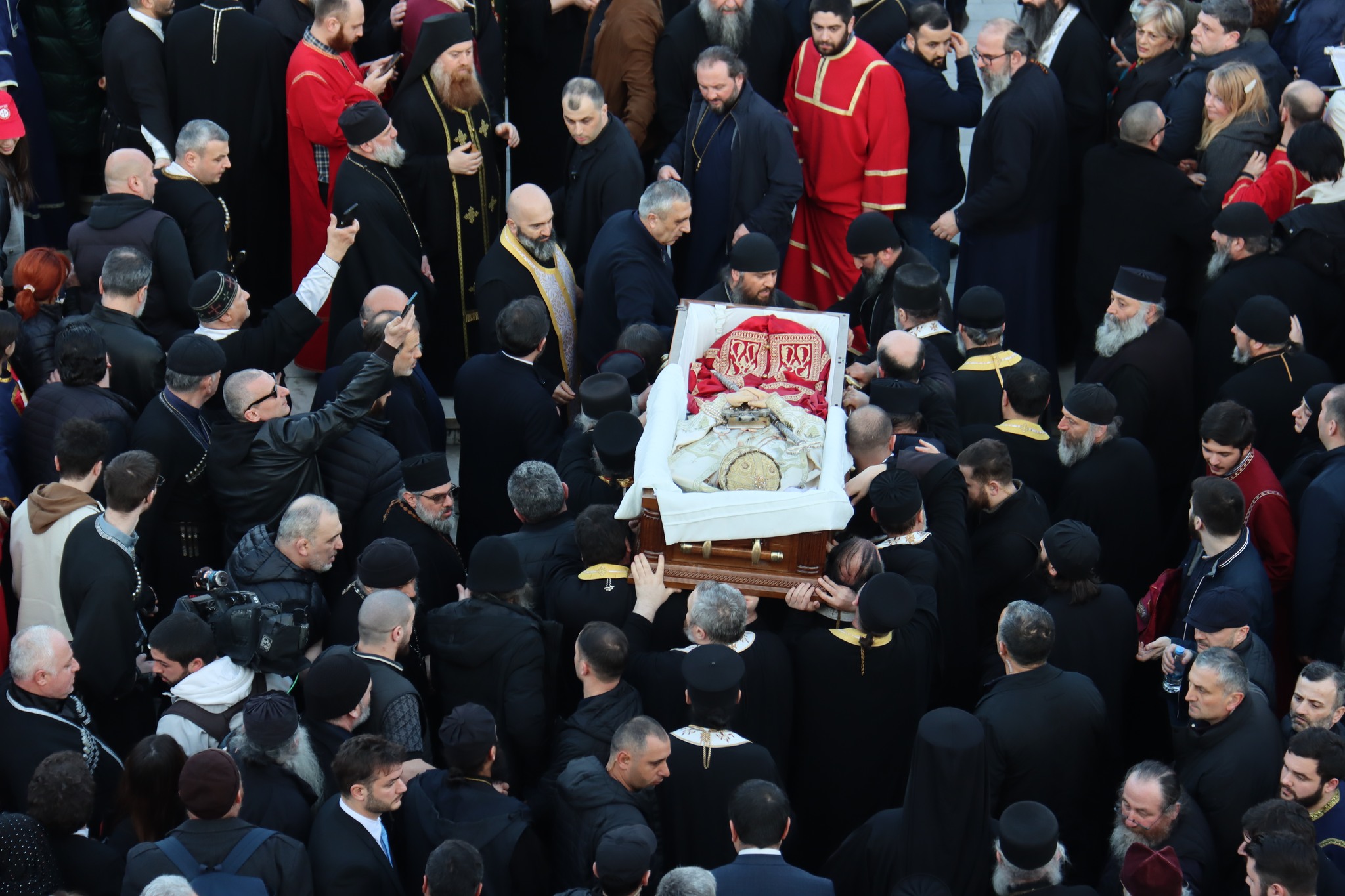 ,, გზების აღნიშნულ მონაკვეთებზე, საზოგადოებას ექნება შესაძლებლობა, დაემშვიდობოს მის უწმინდესობას” – დაკრძალვის პროცესიის მარშრუტი