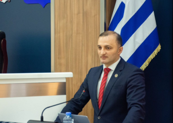 დავით გაბაიძემ აჭარის უმაღლესი საბჭოს თავმჯდომარის პოსტი დატოვა